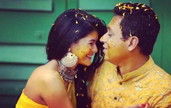Roja and hubby online