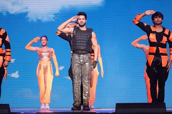 65th Amazon Filmfare Awards 2020 - Varun Dhawan in an action-packed performance (1)