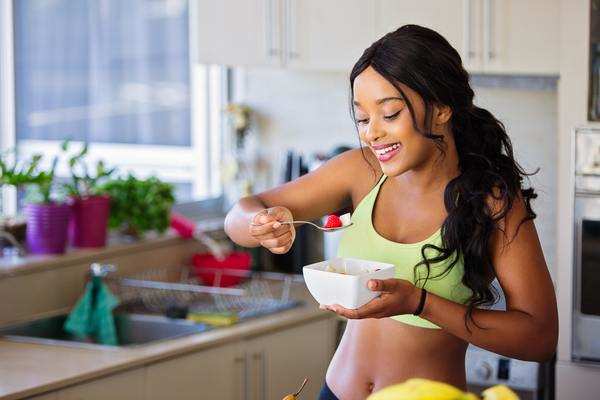 Midnight Snacking? 3 Ways Munching at Night Affects Your Digestion