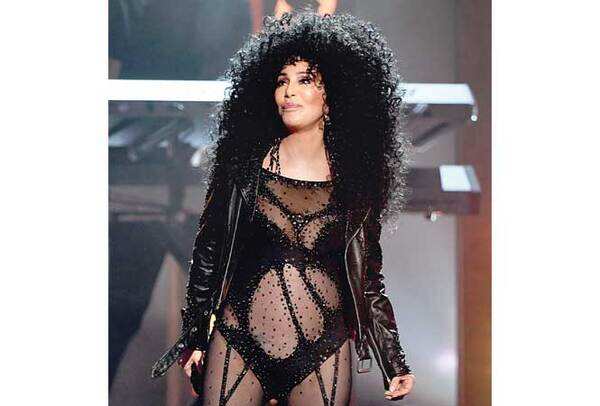 Cher (71)