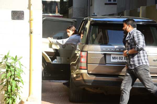 Photos Ranbir Kapoor spotted in a casual avatar in Andheri (1