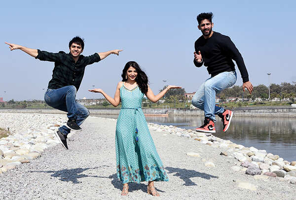 (L-R) Shivam Patil, Malhaar Rathod, and Varun Sood at the Gomti River Front (BCCL/ Farhan Ahmad Siddiqui)