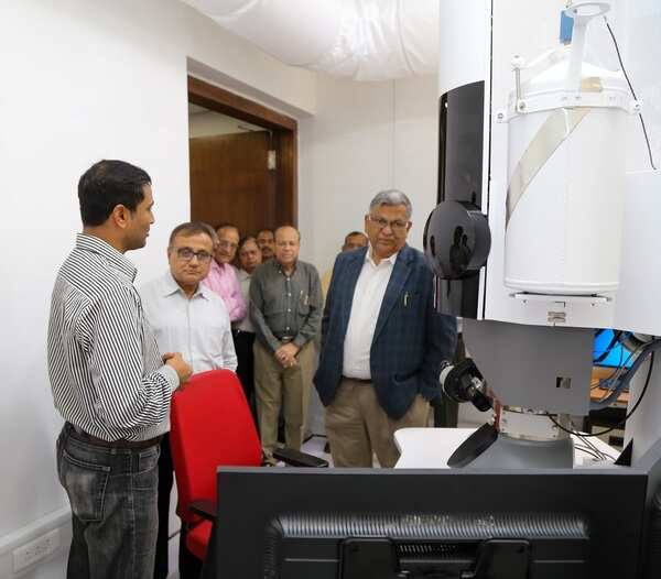 Prof Abhay Gautam (first from left) giving a brief about the TEM facility at IITGN