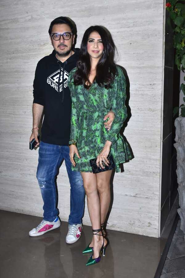 Coolie No 1 wrap bash (1).