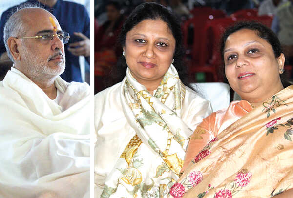 (L) Ramesh Bhai (R) Preeti Agrawal and Jyoti Gupta (BCCL/ Arvind Kumar)