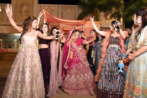 sana khan saba khan sister marriage