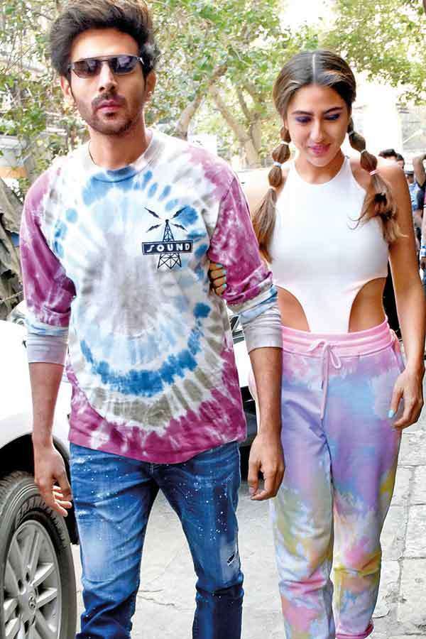 Sara Ali Khan, Alia Bhatt To Kiara Advani - Gear Up To Style Your Summer  Wardrobe With Some Pretty Tie & Dye Outfits Inspired By Our B'wood Beauties