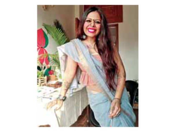 Artist blogger Neha Sahai wears a bralet blouse with her saree