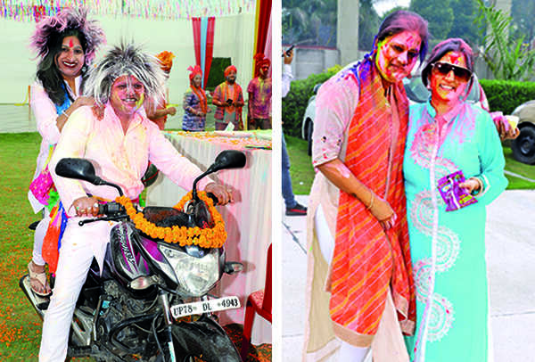 (L) Monika and Anuj Agarwal (R) Sudha Jindal and Akansha Jain (BCCL/ AS Rathor)