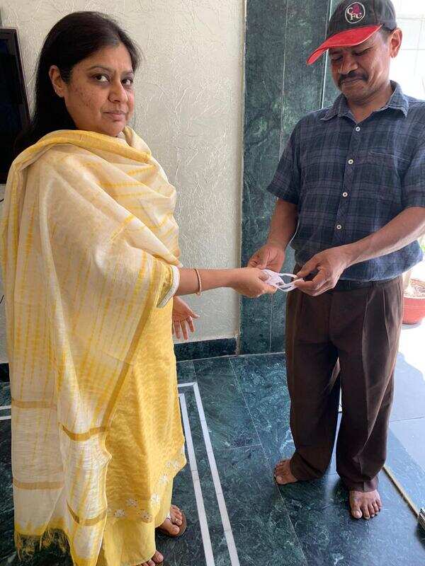 Bela Swaroop giving home-made mask to the security guard