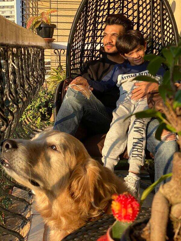 Arjun Bijlani (and his son) with pet, Boozy