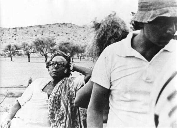 MRINAL-SEN-ON-LOCATION-jpg