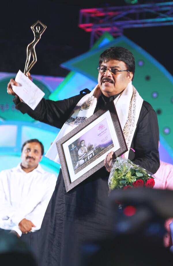 Film award- Bijay Mohanty showing his award and memento