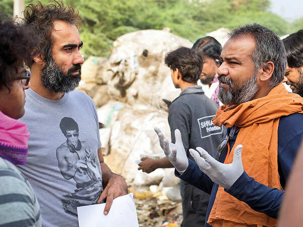 Nila Madhab Panda with Ranvir on the sets of 'Halkaa'