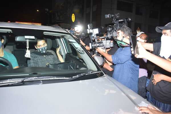 Rhea Chakraborty's lawyer (3).