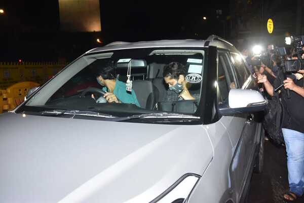 Rhea Chakraborty's lawyer (4).