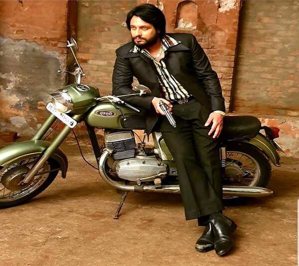 Dev, in the period film Blackia