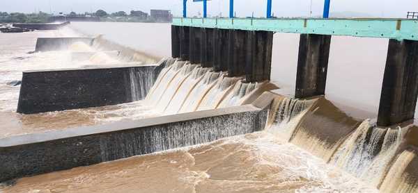 Gujarat Rains: Heavy rain pounds Vadodara; several areas waterlogged ...