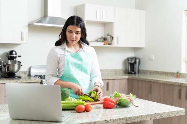 iStock-1212386186 online