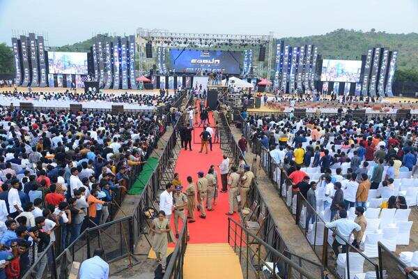 Saaho Pre-Release Event Prabhas Shraddha Kapoor 5.