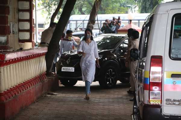 Rhea Chakraborty snapped at Santacruz police station a day after