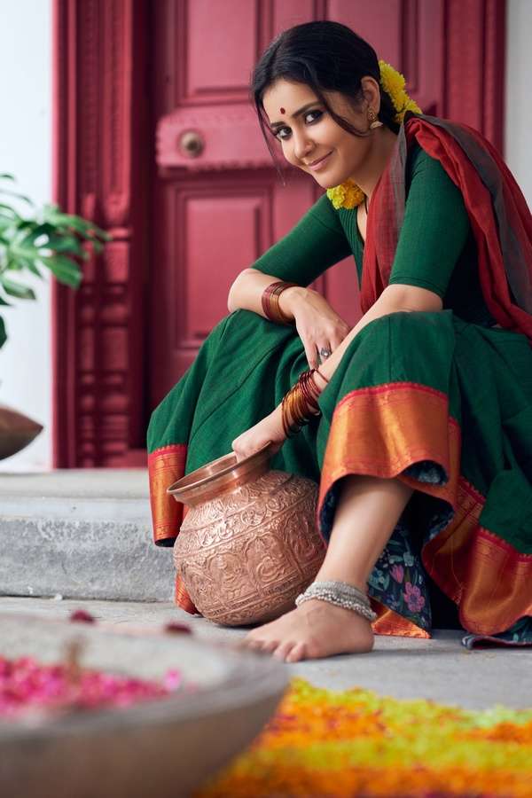 Gorgeous Alert! Raashi Khanna stuns as a village belle in her latest  photo-shoot | Telugu Movie News - Times of India
