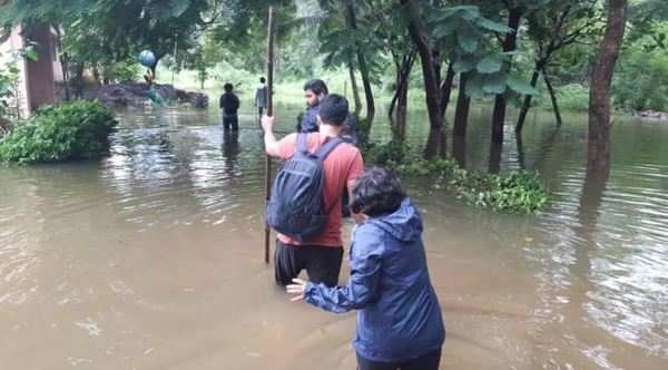 Hyderabad floods: Volunteers save 28 animals in three days | Hyderabad News  - Times of India
