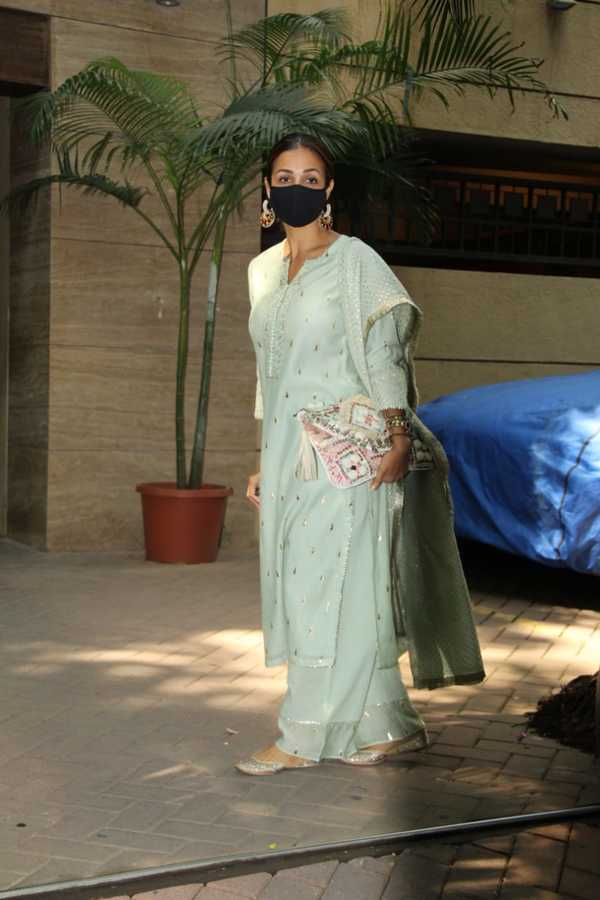 Kareena Kapoor Khan Gets Into The Festive Spirit As She Attends A Pre ...