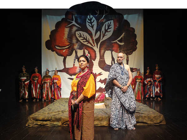 Lubna Salim and Amit Bahl in a still from Paansa (BCCL)