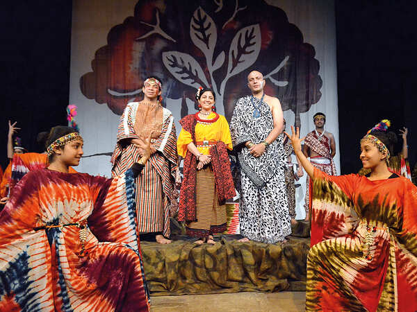 (L-R) Bakul Thakkar Lubna Salim and Amit Bahl in a still from Paansa (BCCL)