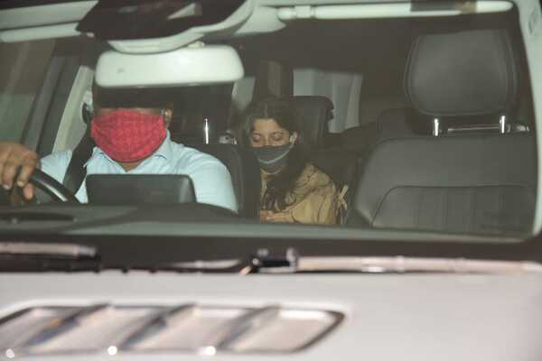 Celebs at KJo's residence (1).