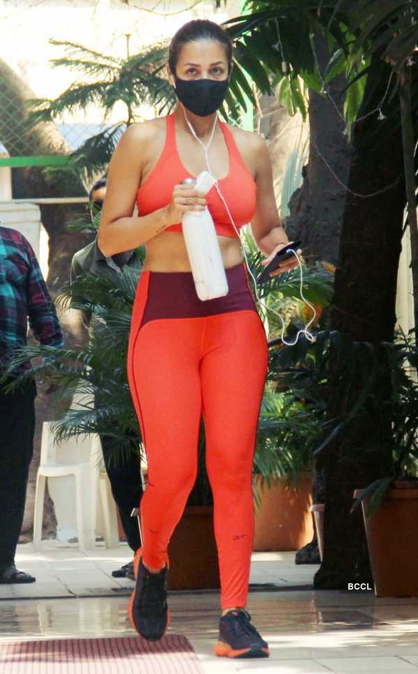 Thick thighs in yoga pants : r/DemiLovatoThighs