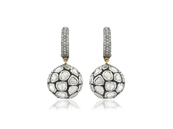 Earrings by Amrapali Jewels