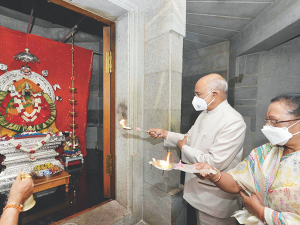 This was even more fortunate for the couple as no visitors were allowed to the temple due to the tight security protocol, further heightened due to Covid-19 pandemic restrictions.