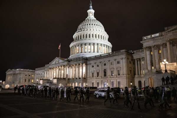 Members of the National Guard and the Washington D.C. police secure Capitol AFP 635 (1)