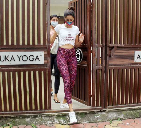 Photos: Ananya Panday sports a slogan tee and printed leggings as she gets  clicked post her yoga session