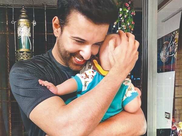 Aamir Ali with his daughter Ayra