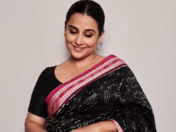 How to pick up the right blouse for your body type - Times of India