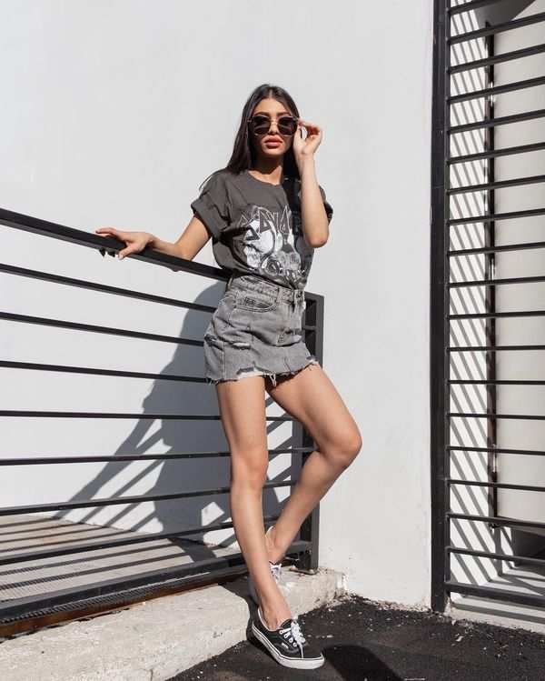 From being a fashionista to enjoying a massive fan following on social  media: All you need to know about Ananya Panday's cousin Alanna Panday |  Hindi Movie News - Times of India