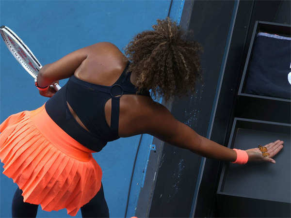 Australian Open 2021: Naomi Osaka def Ons Jabeur, butterfly