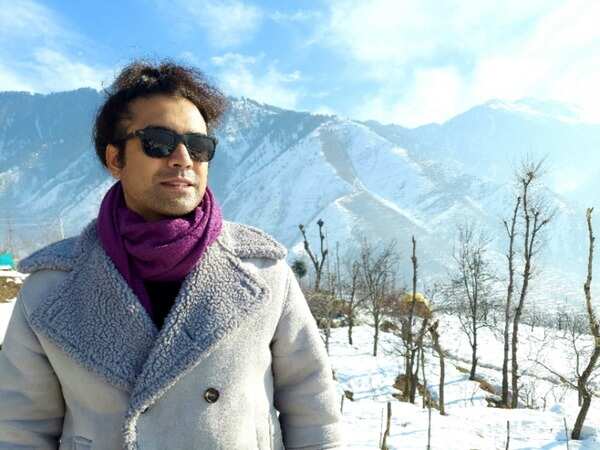 Jubin looks happy as he poses amid snow-capped mountains (Pic credit: Rachit Garg)
