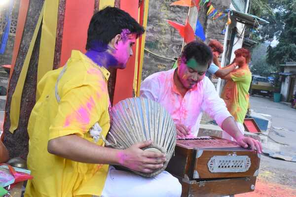 holi song1.