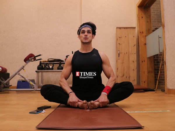 Priyank Sharma hits the gym while holidaying in Bhopal - Times of India