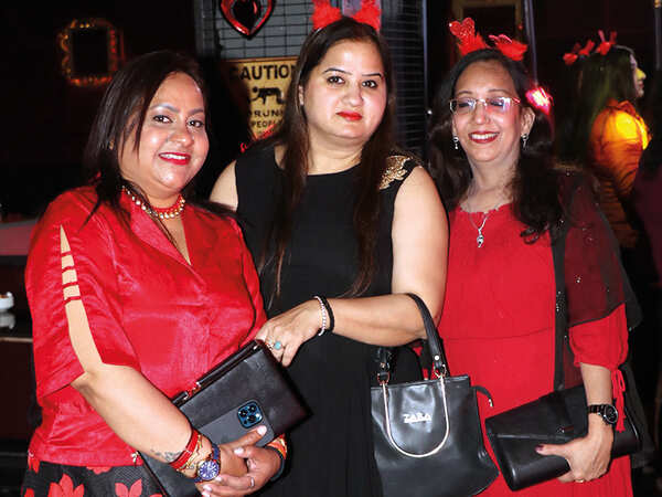 Priya Mishra, Neetu and Mona Melhotra (BCCL/ Unmesh Pandey)