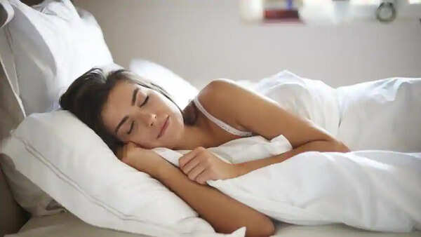 beautiful-young-woman-sleeping-in-bed_e2a176aa-b77b-11e9-8601-ae4f2ce17a49.