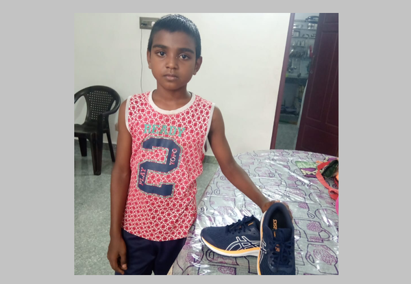 Rahul Gandhi keeps his promise, gifts sports shoes to Kanyakumari boy |  Chennai News - Times of India