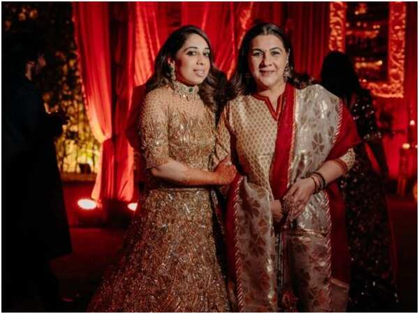 Nidhi with Amrita Singh