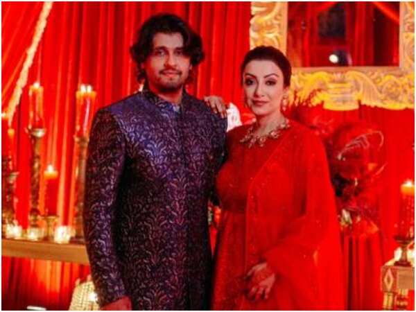 Sonu Nigam with his wife Madhurima