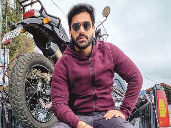 Experience The New Hindi Music Video For Tanha Tanha By Aishwarya Pandit