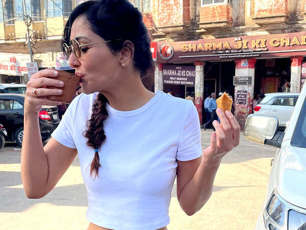 Pooja having Sharma Ki Chai (BCCL)